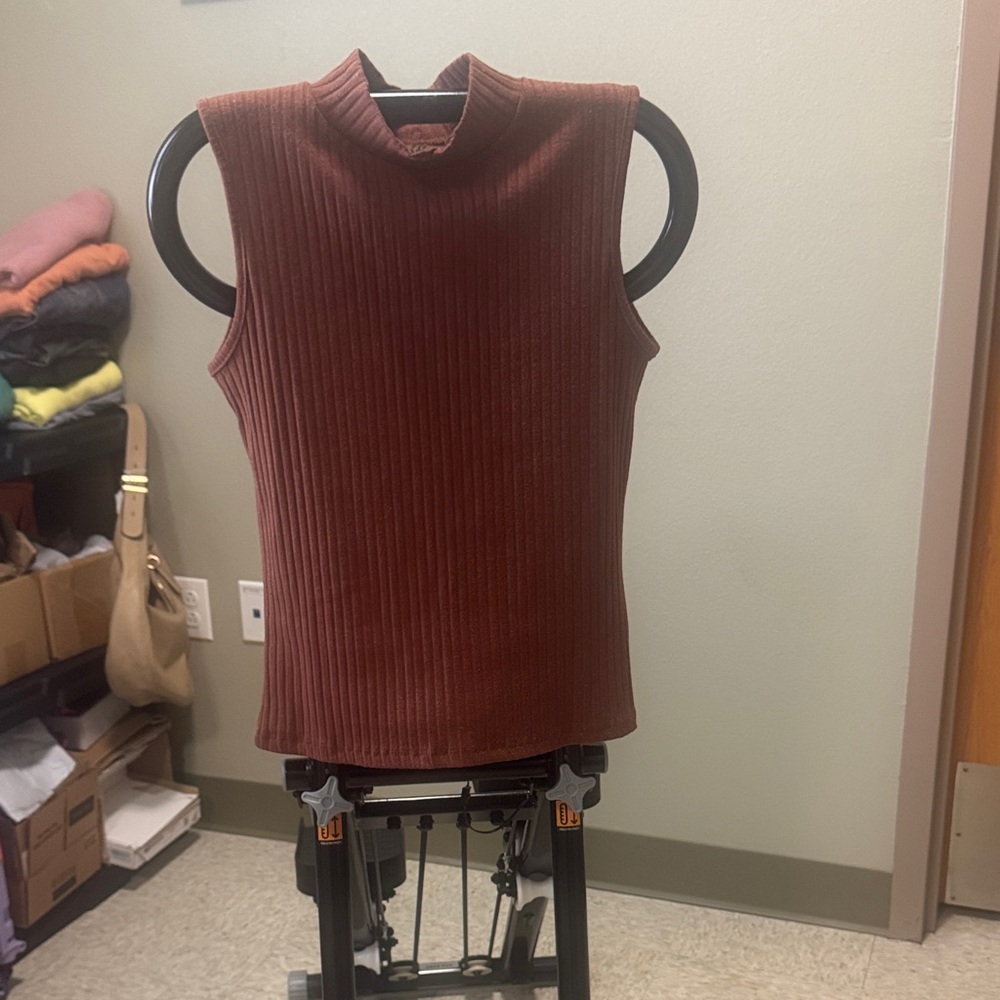 Ribbed Mock Neck Tank Top - Rust Brown